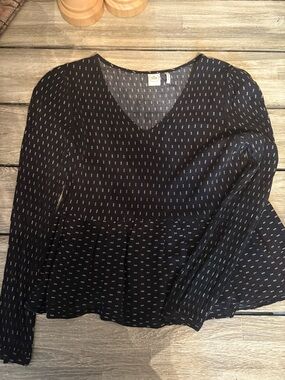 Paper Crane Black V-Neck Long-Sleeve Peplum Top with White Micro Print